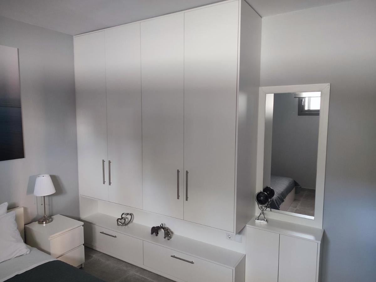 Niriides Apartments Порто Хели Екстериор снимка