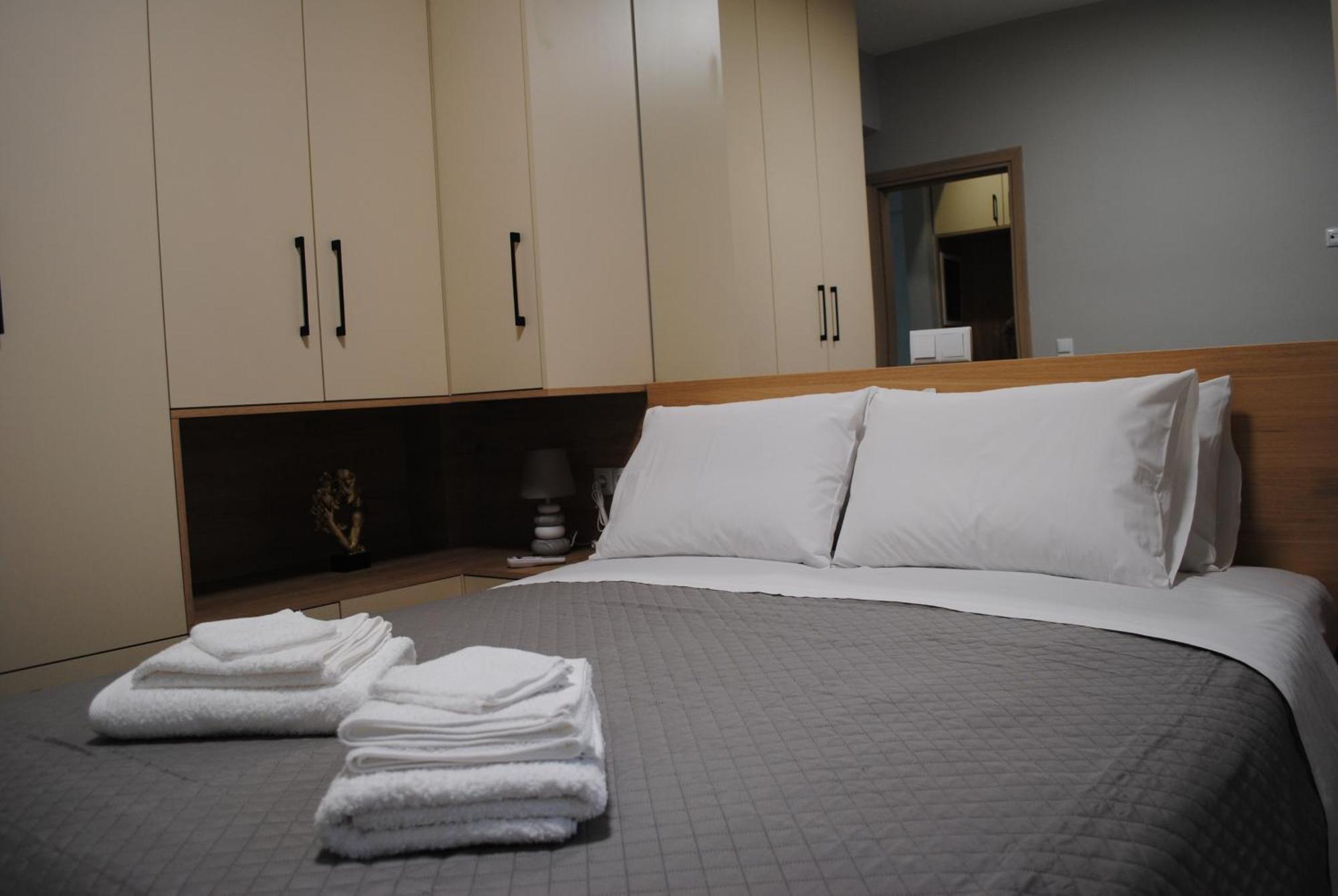 Niriides Apartments Порто Хели Екстериор снимка