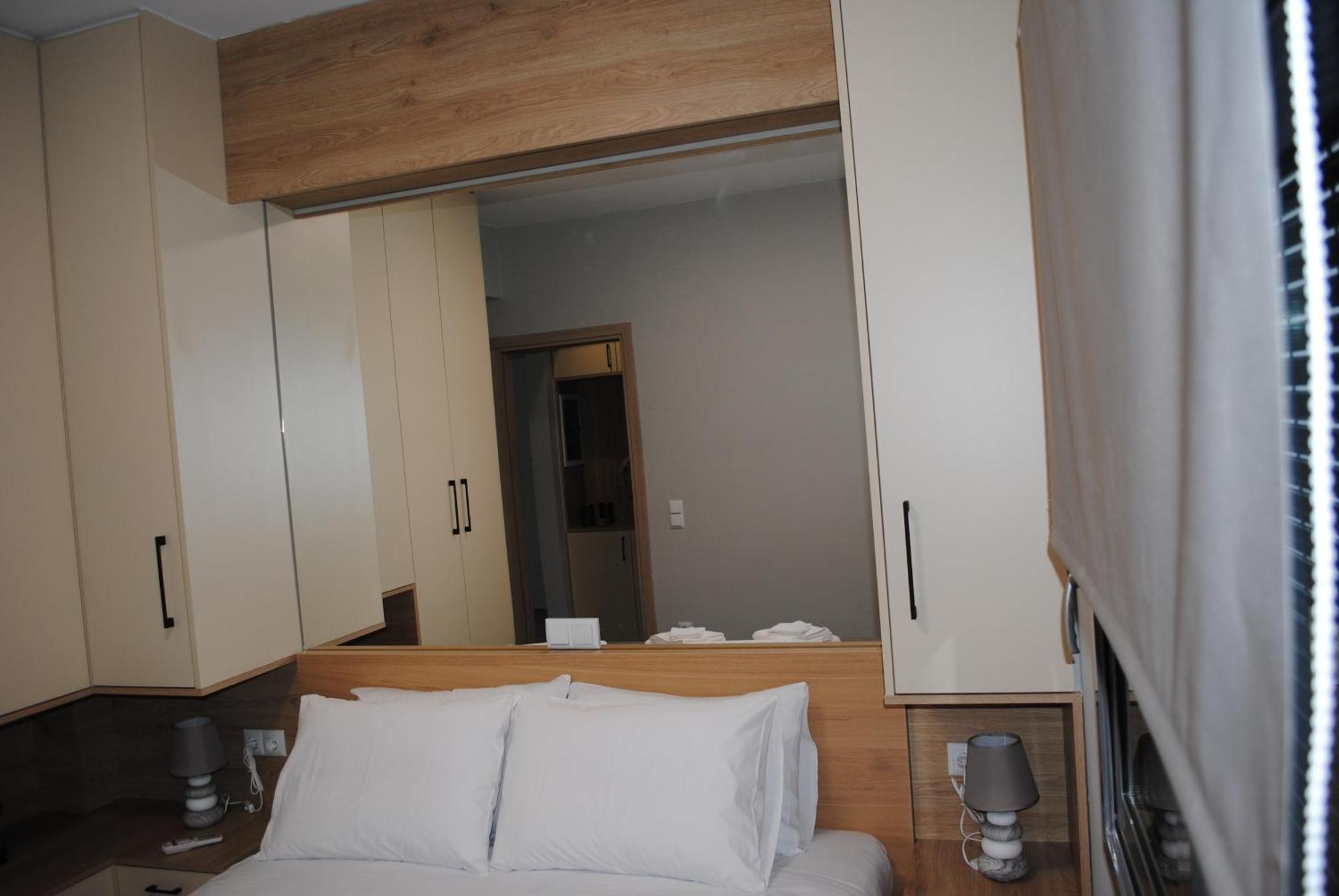 Niriides Apartments Порто Хели Екстериор снимка